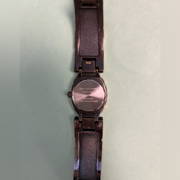 ☆ Heidi Daus Vintage Women's Crystal Watch - Picture 10 of 15
